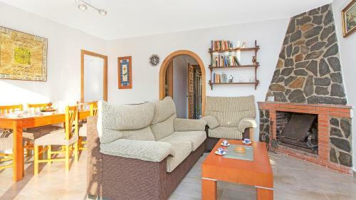Lloret De Mar Villa Sleeps 9
