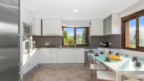 Lloret De Mar Villa Sleeps 9