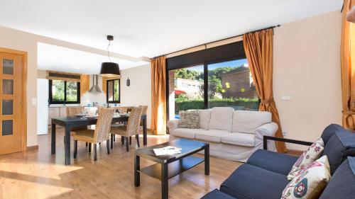Lloret De Mar Villa Sleeps 8