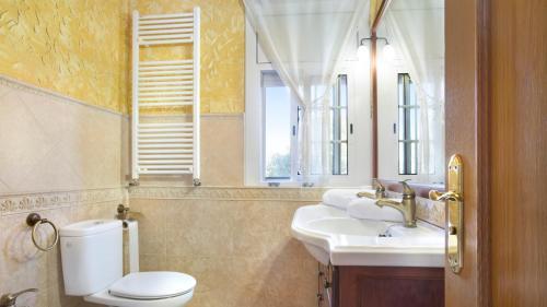 Lloret De Mar Villa Sleeps 8