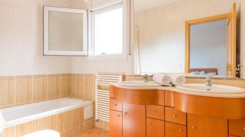 Lloret De Mar Villa Sleeps 10