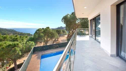 Lloret De Mar Villa Sleeps 8