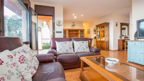 Lloret De Mar Villa Sleeps 10