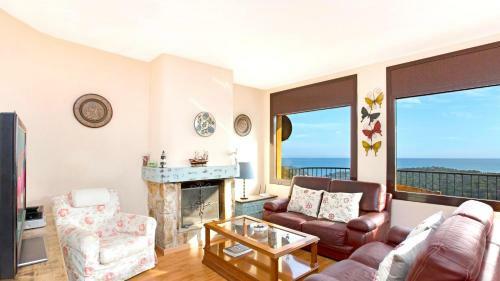 Lloret De Mar Villa Sleeps 10
