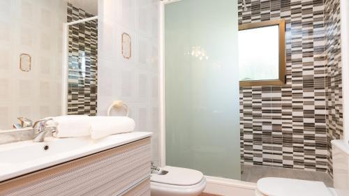 Lloret De Mar Villa Sleeps 7