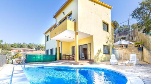 Lloret De Mar Villa Sleeps 8