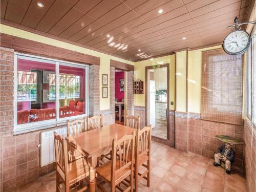 Three-bedroom Holiday Home In Miami Platja