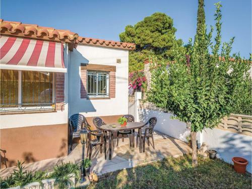 Three-bedroom Holiday Home In Miami Platja