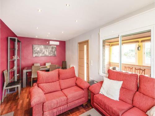 Three-bedroom Holiday Home In Miami Platja