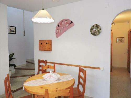 Three-bedroom Holiday Home In Miami Platja