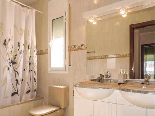 Three-bedroom Holiday Home In Miami Playa