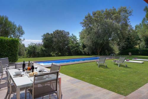 Mont-ras Villa Sleeps 8 Pool