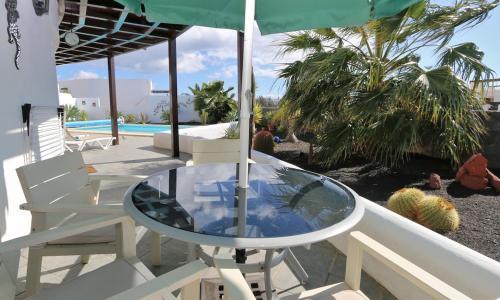 Playa Blanca Villa Sleeps 4 Pool Wifi