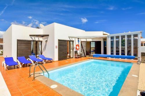 Playa Blanca Villa Sleeps 6 Pool Wifi