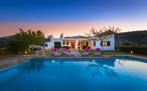 Pollenca Villa Sleeps 4 Pool Wifi