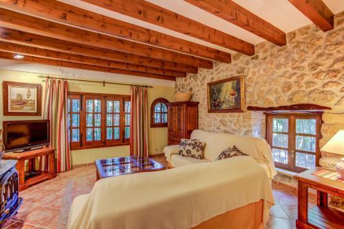 Pollenca Villa Sleeps 6 Pool Air Con Wifi