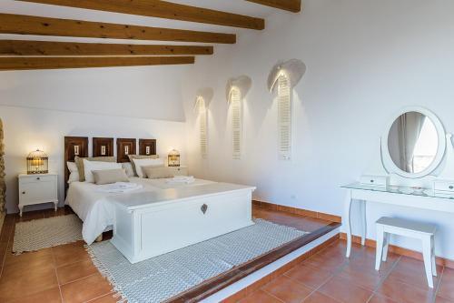 Pollenca Villa Sleeps 6 Pool Wifi
