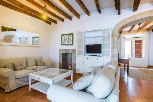 Pollenca Villa Sleeps 6 Pool Wifi