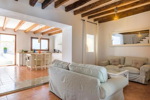 Pollenca Villa Sleeps 6 Pool Wifi