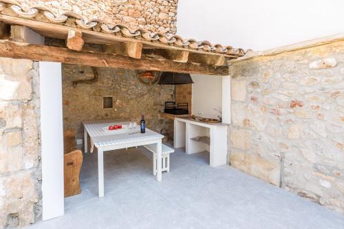 Pollenca Villa Sleeps 6 Pool Wifi
