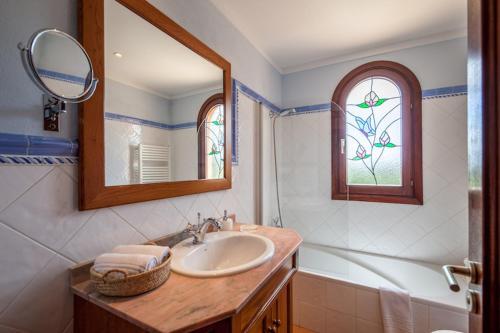 Pollenca Villa Sleeps 8 Pool Air Con Wifi
