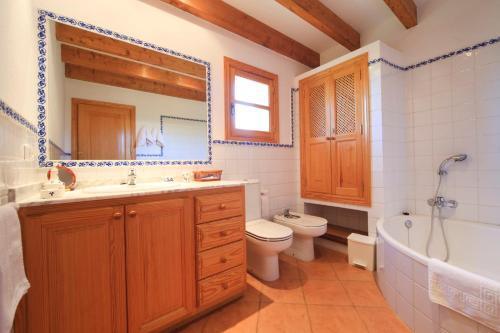 Pollenca Villa Sleeps 6 Pool Wifi