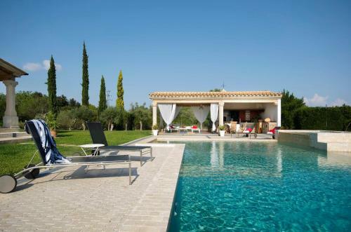 Pollenca Villa Sleeps 8 Pool Wifi