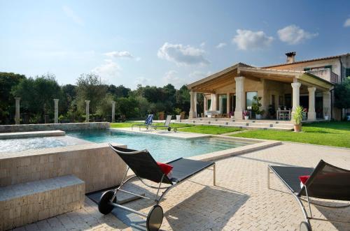 Pollenca Villa Sleeps 8 Pool Wifi