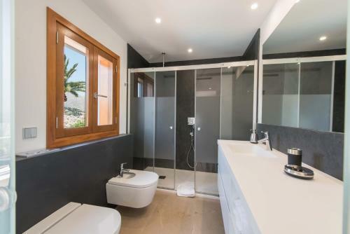 Pollenca Villa Sleeps 6 Pool Wifi