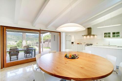 Pollenca Villa Sleeps 6 Pool Wifi