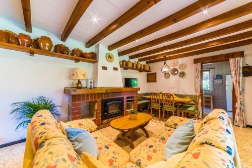 Pollenca Villa Sleeps 6 Pool Air Con Wifi