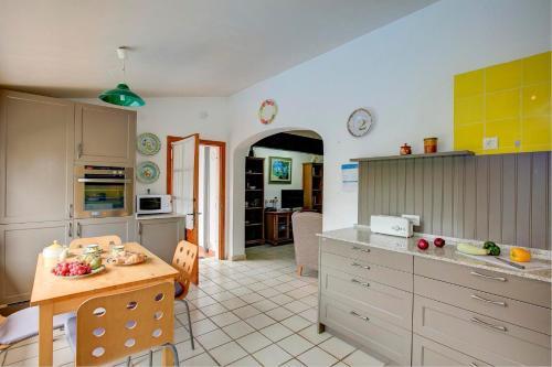 Pollenca Villa Sleeps 4 Pool Air Con Wifi