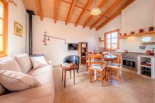 Pollenca Villa Sleeps 4 Air Con Wifi