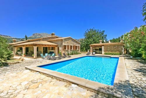 Pollenca Villa Sleeps 6 Pool Air Con Wifi