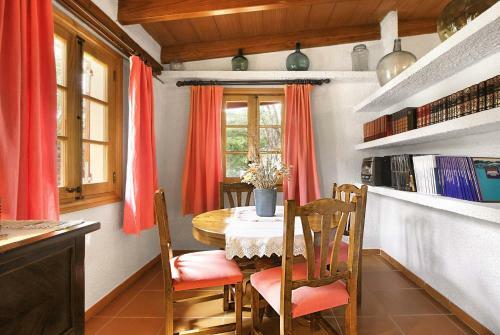 Pollenca Villa Sleeps 5 Air Con Wifi