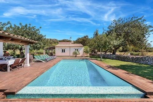 Pollenca Villa Sleeps 6 Pool Wifi
