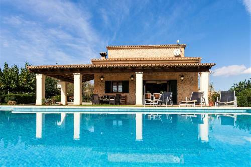 Pollenca Villa Sleeps 6 Air Con Wifi