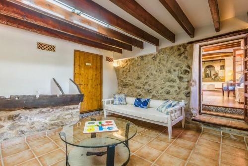 Pollenca Villa Sleeps 8 Pool Air Con Wifi