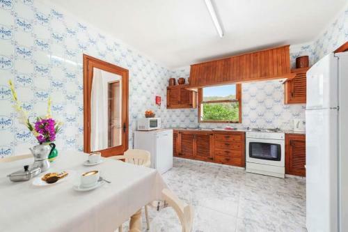 Pollenca Villa Sleeps 6 Pool Air Con Wifi