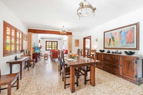 Pollenca Villa Sleeps 6 Pool Air Con Wifi