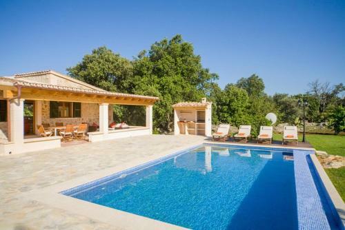 Pollenca Villa Sleeps 4 Pool Air Con Wifi