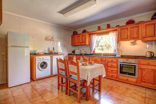 Pollenca Villa Sleeps 6 Pool Air Con Wifi