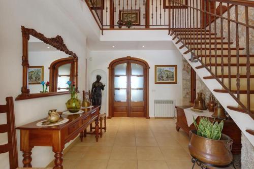 Pollenca Villa Sleeps 8 Pool Air Con Wifi