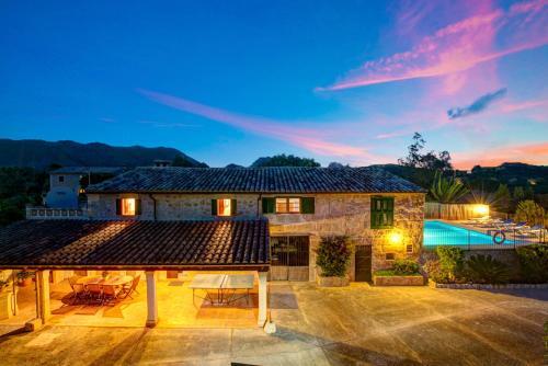 Pollenca Villa Sleeps 8 Pool Air Con Wifi