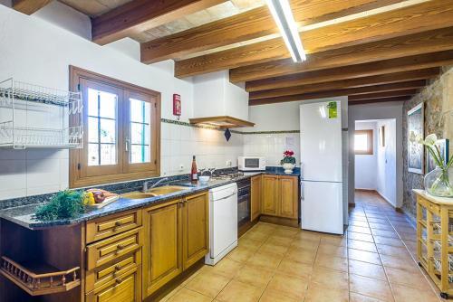 Pollenca Villa Sleeps 8 Pool Air Con Wifi