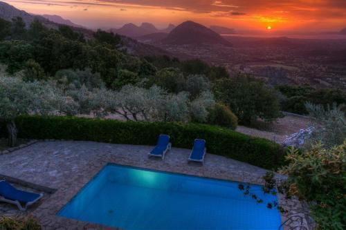 Pollenca Villa Sleeps 4 Pool Air Con Wifi