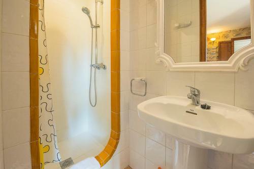 Pollenca Villa Sleeps 8 Pool Air Con Wifi