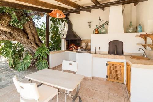 Pollenca Villa Sleeps 6 Pool Air Con Wifi