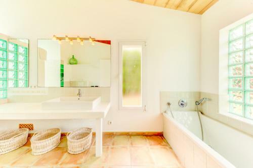 Pollenca Villa Sleeps 4 Pool Air Con Wifi