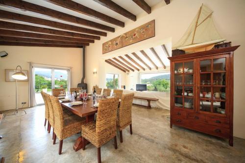 Pollenca Villa Sleeps 8 Pool Air Con Wifi
